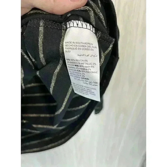 Chicos Top Sz 3/XL Black Gold Metallic Stripe Long-Sleeve Round Neck Layering - Picture 4 of 9